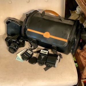 Minolta Maxxum 5xi Camera Set W/ Leather Bag and Accessories